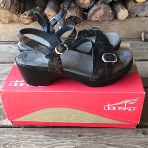 Dansko Sandi Swirl  Sandals. Excellent Condition
